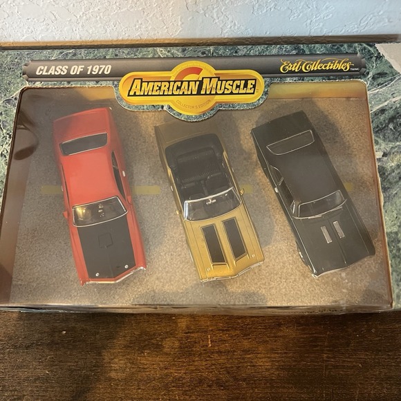 1/43 American Muscle - Class of 1970 - ERTL Collectibles And 1:64 1970 Camaro - Picture 4 of 7